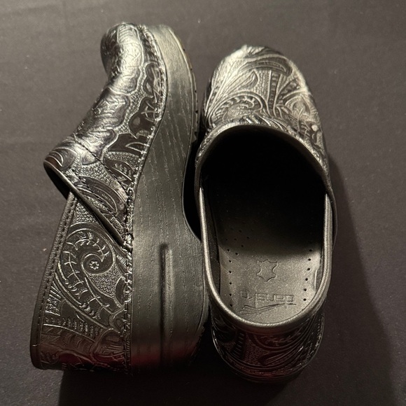 Women’s Dansko Black Tooled Leather Shoe - Picture 5 of 7